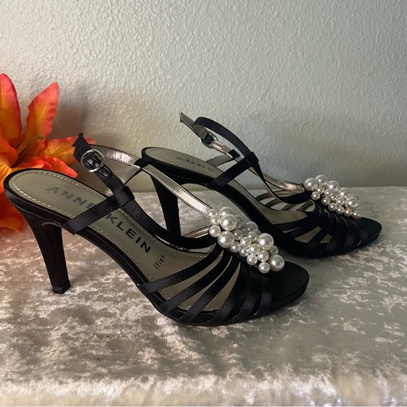 Anne Klein black satin dress shoes, open toe with pearlescent sequence. Size 6 - Picture 4 of 8